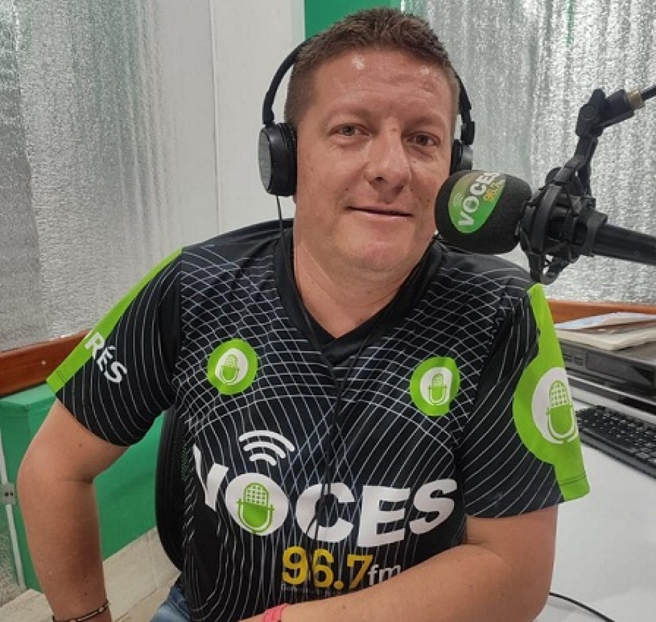 El locutor Andrés Herrera Parra, de la emisora Voces FM 96,7, aspira al Concejo de Manzanares. En las pasadas elecciones fue candidato por el Centro Democrático y ahora será avalado por Gente en Movimiento. El locutor Andrés Herrera Parra, de la emisora Voces FM 96,7, aspira al Concejo de Manzanares. En las pasadas elecciones fue candidato por el Centro Democrático y ahora será avalado por Gente en Movimiento.