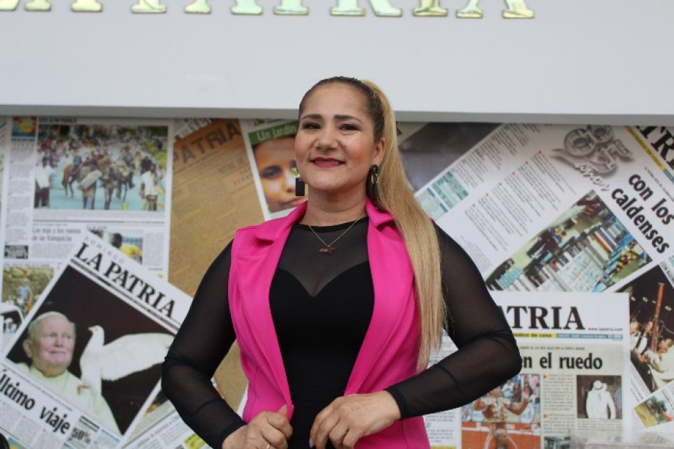 Dora Libia, cantante de música popular, en su visita a LA PATRIA. Dora Libia, cantante de música popular, en su visita a LA PATRIA.