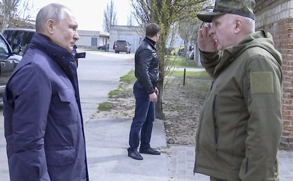 Vladímir Putin visitó los cuarteles generales de dos unidades de tropas que luchan en las regiones ucranianas de Jersón y Lugansk, anexionadas por Rusia. Vladímir Putin visitó los cuarteles generales de dos unidades de tropas que luchan en las regiones ucranianas de Jersón y Lugansk, anexionadas por Rusia.