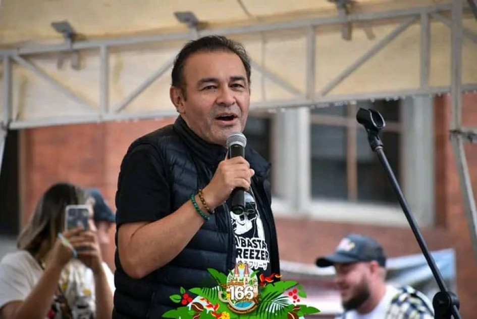 El actor de doblaje Mario Castañeda, quien le da la voz a Gokú y estuvo recientemente en Chinchiná (Caldas), cobra $80 mil por autógrafo y por foto. El actor de doblaje Mario Castañeda, quien le da la voz a Gokú y estuvo recientemente en Chinchiná (Caldas), cobra $80 mil por autógrafo y por foto.
