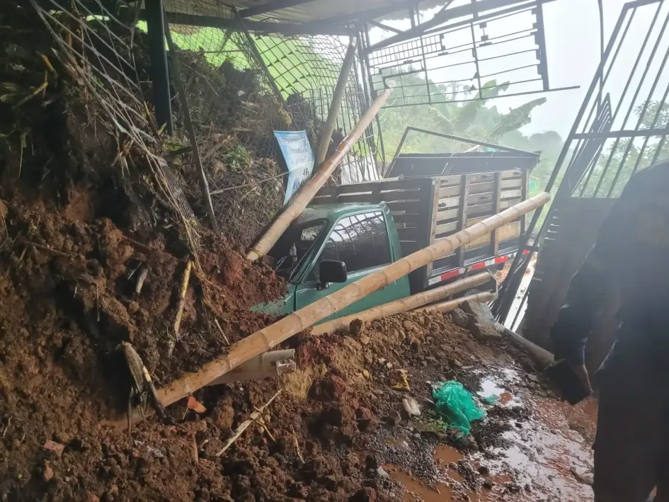 Las afectaciones se dieron en la zona urbana del municipio, vía vereda La Paz. Las afectaciones se dieron en la zona urbana del municipio, vía vereda La Paz.
