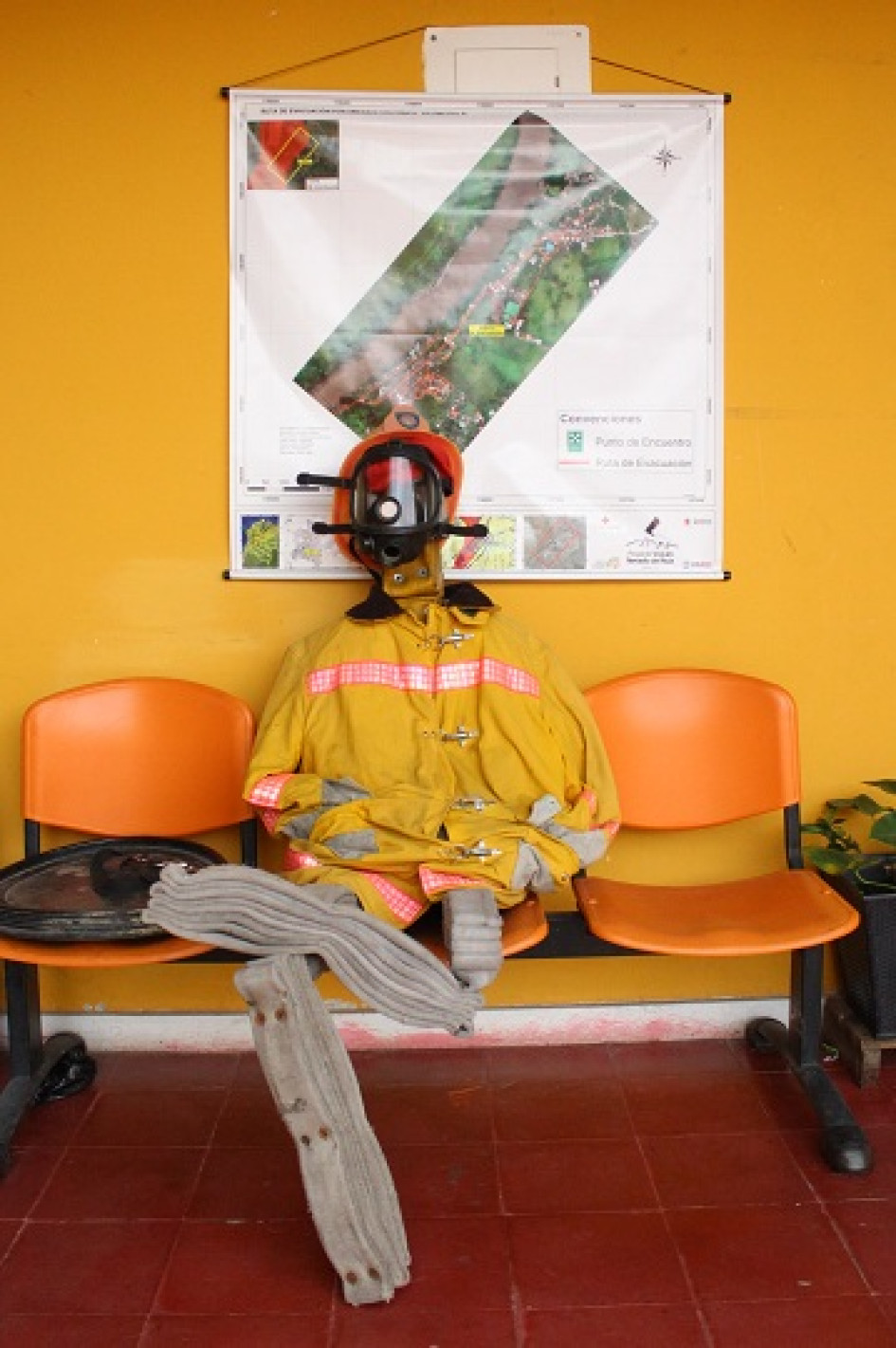 El personaje emblemático de los Bomberos Voluntarios de Manizales, Usarcito, quedó desubicado tras el desalojo del cuerpo de Los Cedros a La Pelusa.