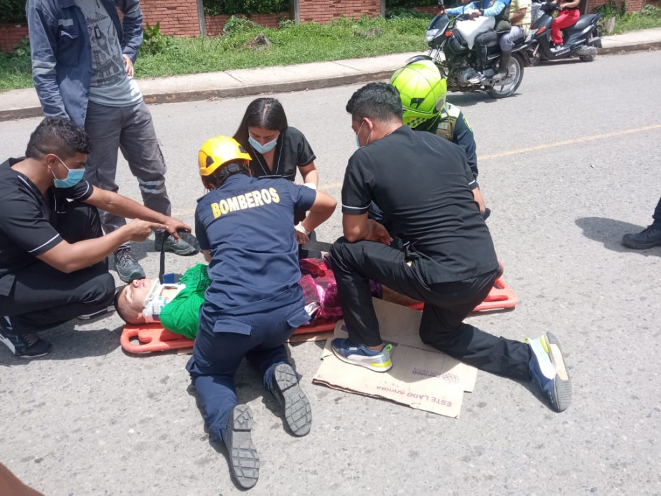 Los Bomberos Voluntarios de Supía atendieron a las 11:05 a.m. a un motociclista que perdió el control de su vehículo y al caer sufrió laceraciones y una posible fractura en el hombro izquierdo. Los Bomberos Voluntarios de Supía atendieron a las 11:05 a.m. a un motociclista que perdió el control de su vehículo y al caer sufrió laceraciones y una posible fractura en el hombro izquierdo.
