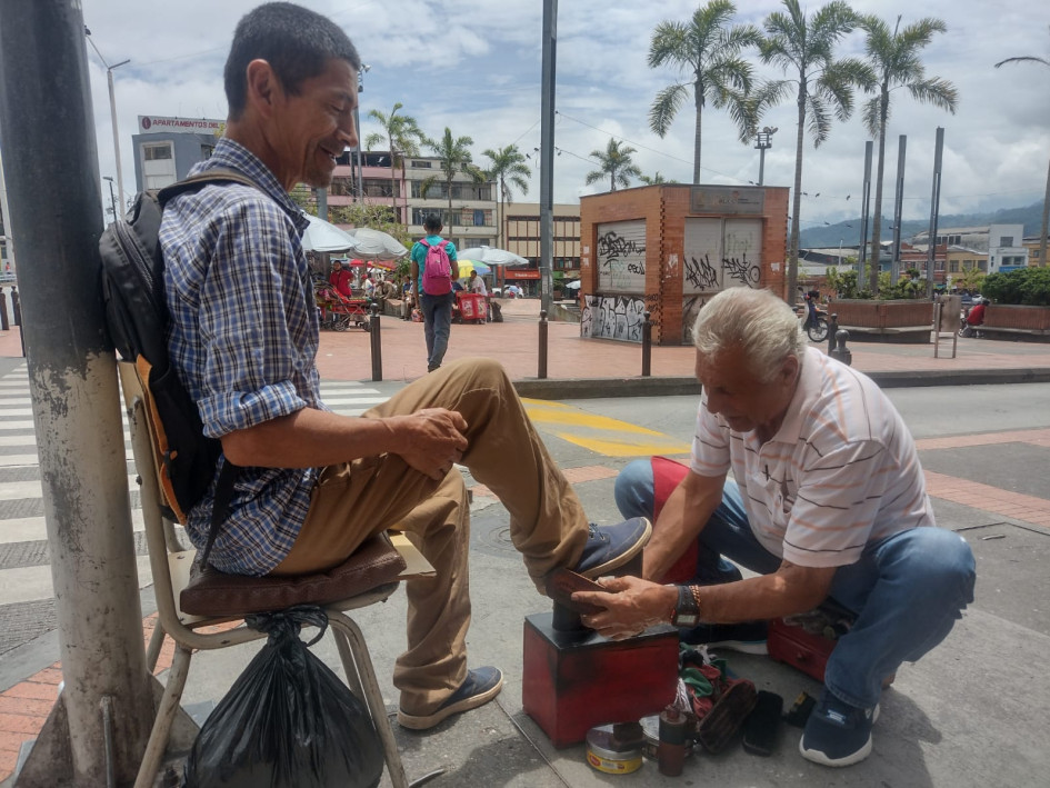 Fotos | Andrés Villamizar | LA PATRIA Alberto de Jesús Jiménez Giraldo se ubica en la esquina de la carrera 19 con calle 20, cerca a las plazoleta Alfonso López. Fotos | Andrés Villamizar | LA PATRIA Alberto de Jesús Jiménez Giraldo se ubica en la esquina de la carrera 19 con calle 20, cerca a las plazoleta Alfonso López.