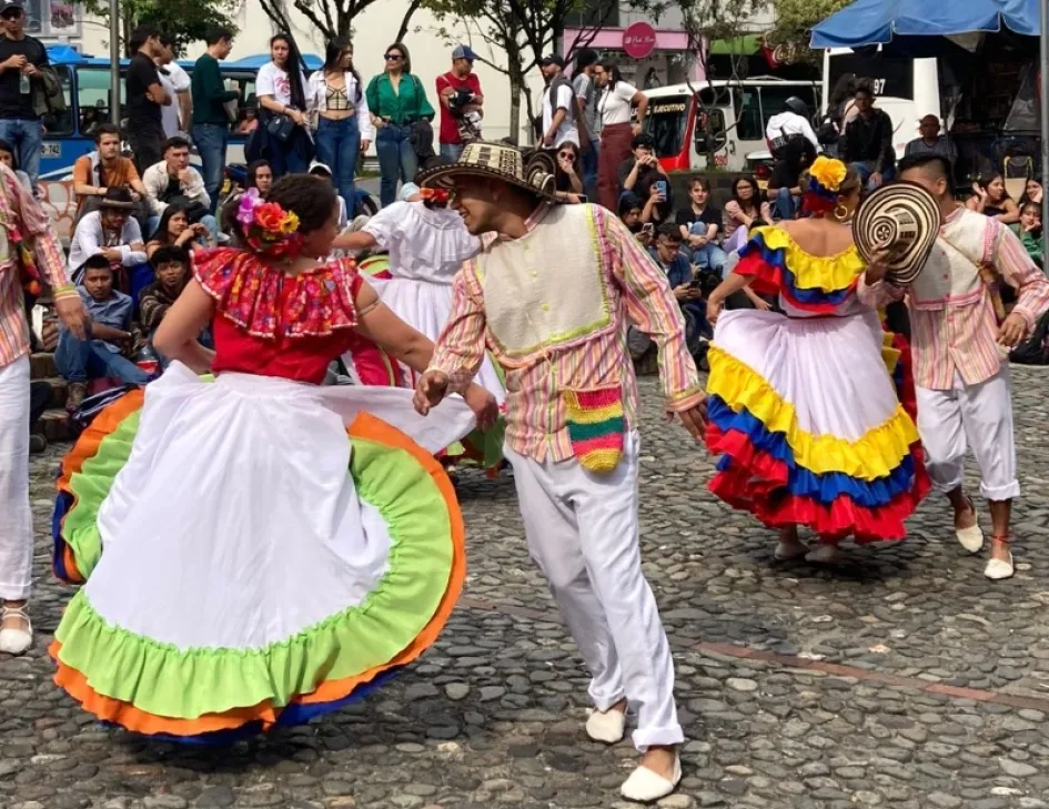 Enraizados, agrupación de danza folclórica, en el Campus Fest. Enraizados, agrupación de danza folclórica, en el Campus Fest.