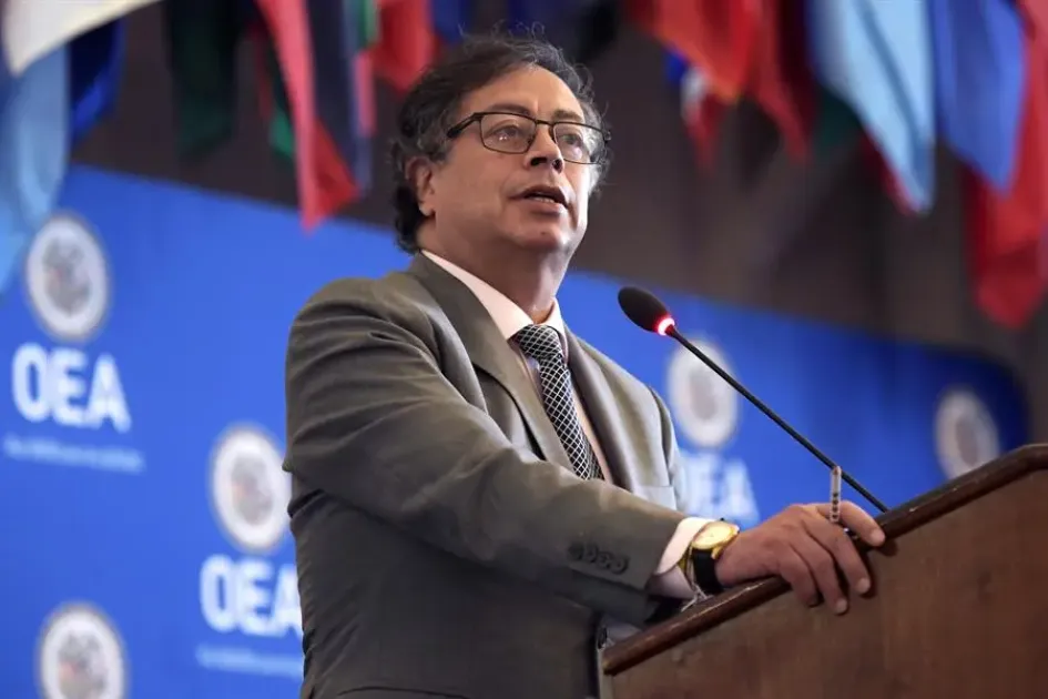 Gustavo Petro en la OEA. Gustavo Petro en la OEA.