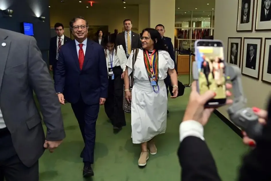 Foto | EFE | LA PATRIA El presidente, Gustavo Petro, y la embajadora del país ante la ONU, Leonor Zalabata, a su llegada hoy a la sede de las Naciones Unidas en Nueva York (EE.UU.). Foto | EFE | LA PATRIA El presidente, Gustavo Petro, y la embajadora del país ante la ONU, Leonor Zalabata, a su llegada hoy a la sede de las Naciones Unidas en Nueva York (EE.UU.).