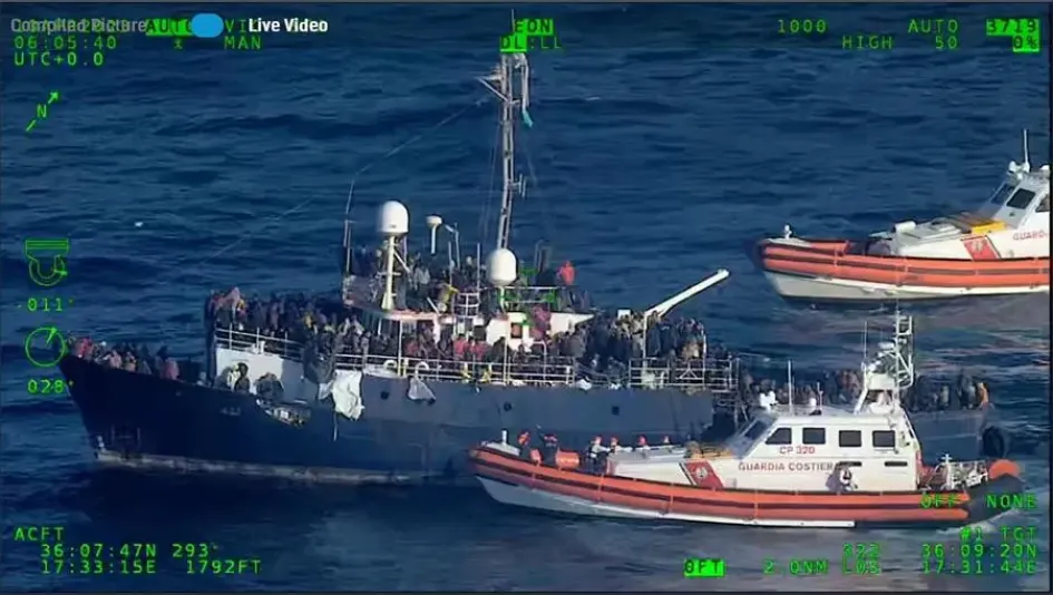 Imagen de la guardia costera de Italia del 10 de abril de la llegada de migrantes cerca de la Sicilia y Calabria. Imagen de la guardia costera de Italia del 10 de abril de la llegada de migrantes cerca de la Sicilia y Calabria.