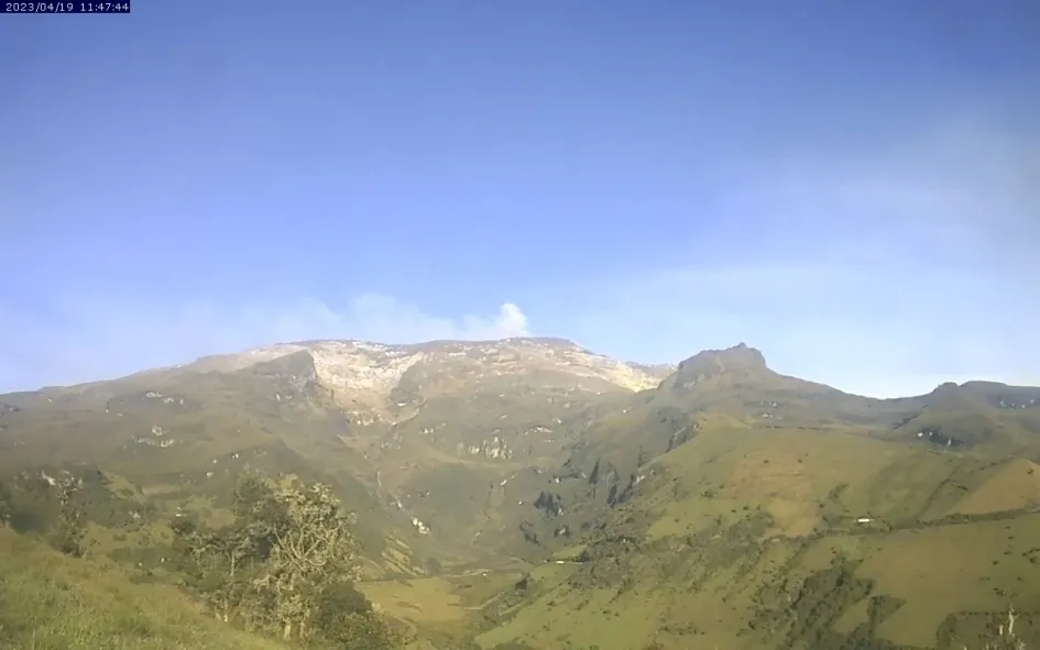 Nevado desde el sector del río Lagunilla Nevado desde el sector del río Lagunilla