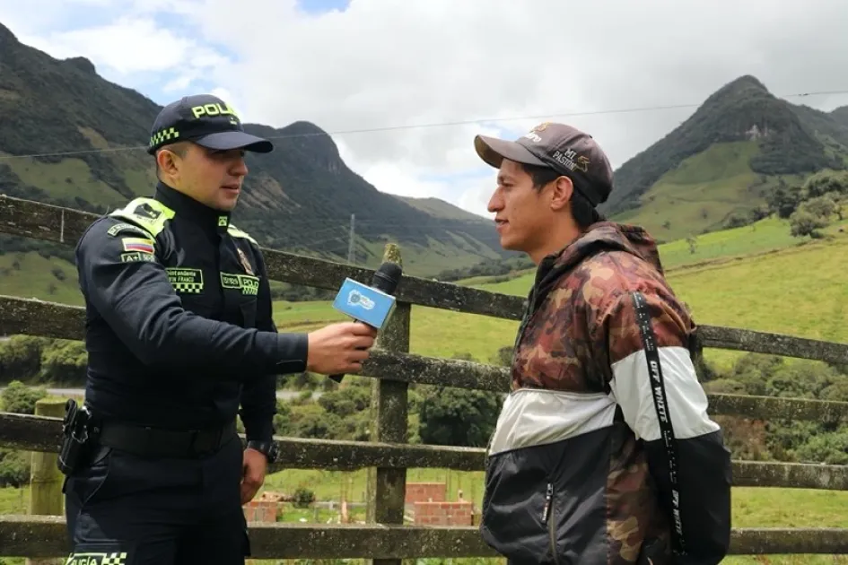 La Policía Nacional visita las zonas aledañas del volcán Nevado del Ruiz. La Policía Nacional visita las zonas aledañas del volcán Nevado del Ruiz.