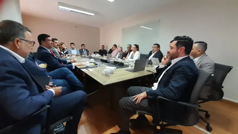 Reunión con los comandantes de las antiguas Autodefensas Unidas de Colombia (Auc). Reunión con los comandantes de las antiguas Autodefensas Unidas de Colombia (Auc).