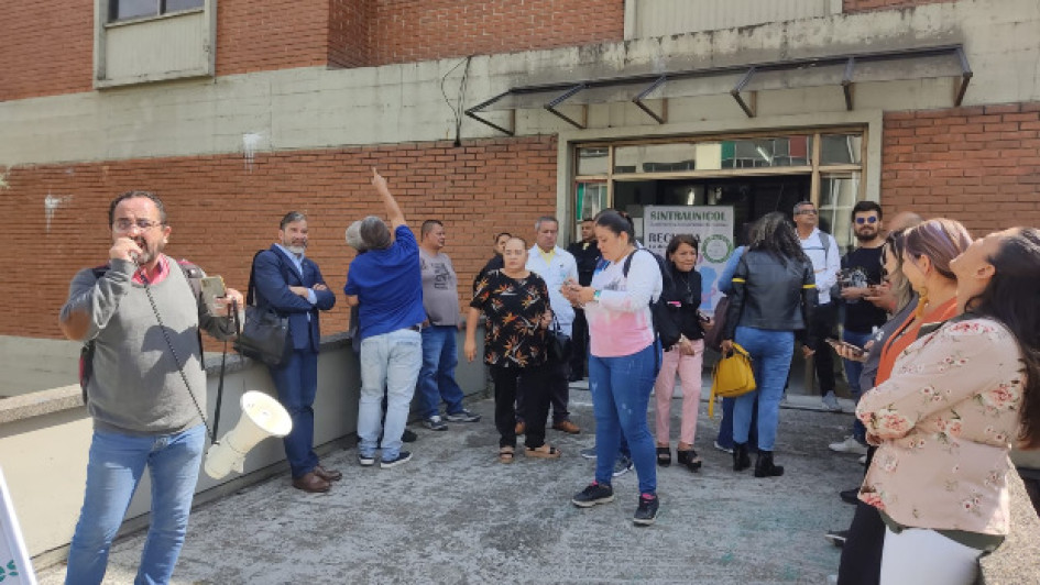 Un plantón efectuaron ayer sindicatos de la Universidad de Caldas para exigir inclusión de beneficios a docentes ocasionales y catedráticos en las negociaciones con la Administración central. Un plantón efectuaron ayer sindicatos de la Universidad de Caldas para exigir inclusión de beneficios a docentes ocasionales y catedráticos en las negociaciones con la Administración central.
