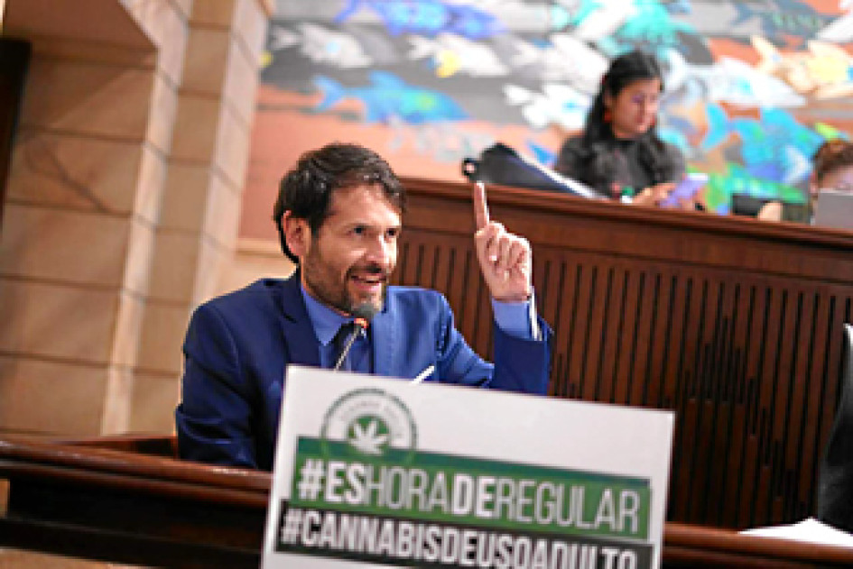 "Estamos a muy poco de hacer historia", expresó Juan Carlos Losada, representante a la Cámara del Partido Liberal y ponente del proyecto. "Estamos a muy poco de hacer historia", expresó Juan Carlos Losada, representante a la Cámara del Partido Liberal y ponente del proyecto.