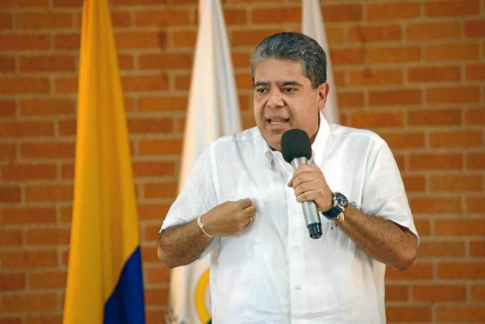 Carlos Hernán Rodríguez es abogado de la Universidad Santiago de Cali, magíster en Derecho Constitucional y especialista en Derecho Administrativo, logró su elección con una votación arrolladora. Carlos Hernán Rodríguez es abogado de la Universidad Santiago de Cali, magíster en Derecho Constitucional y especialista en Derecho Administrativo, logró su elección con una votación arrolladora.