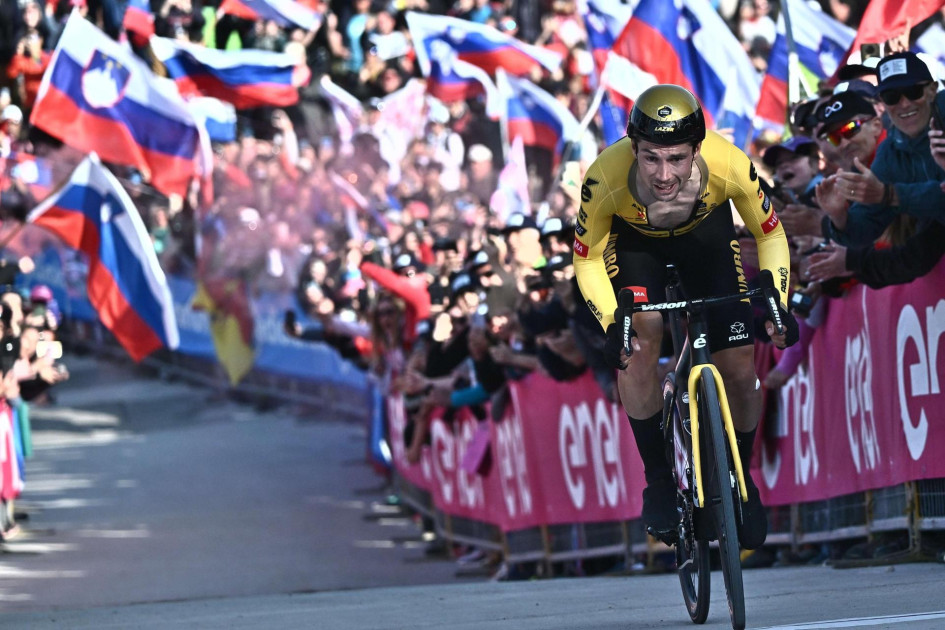 El ciclista esloveno Primoz Roglic consiguió su primer Giro de Italia y su cuarto título 'grande', tras ganar previamente tres ediciones de la Vuelta a España. Este domingo, tras la etapa de despedida en Roma, levantará el trofeo que lo acredita como ganador. El ciclista esloveno Primoz Roglic consiguió su primer Giro de Italia y su cuarto título 'grande', tras ganar previamente tres ediciones de la Vuelta a España. Este domingo, tras la etapa de despedida en Roma, levantará el trofeo que lo acredita como ganador.