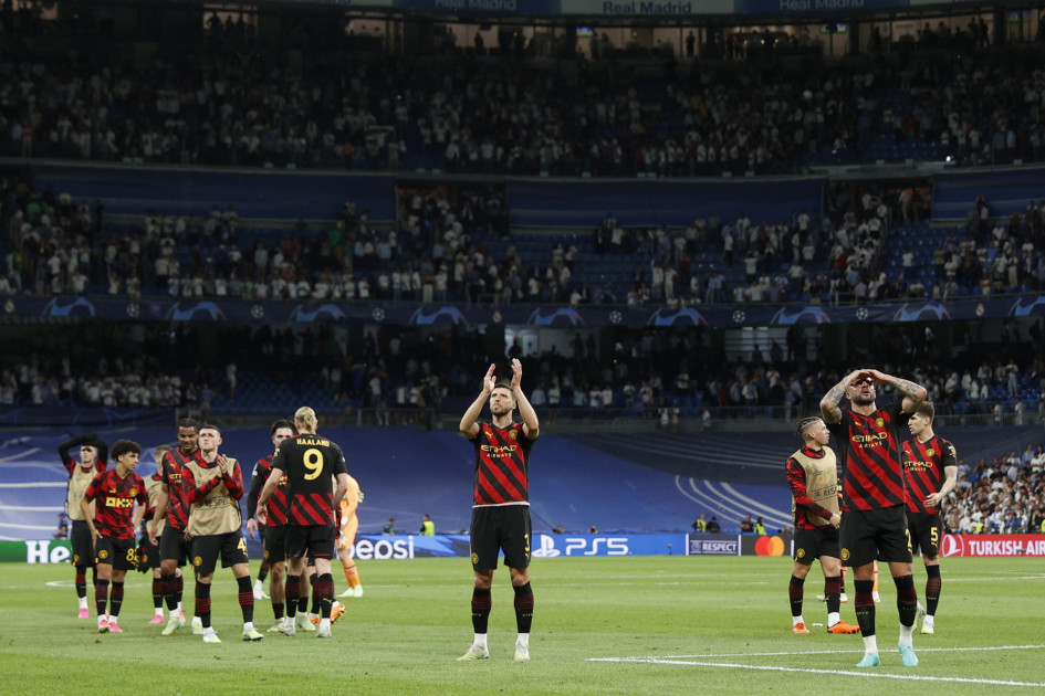 Los jugadores del Manchester City aplauden a su afición tras el partido de ida de las semifinales de la Liga de Campeones. La segunda ronda de la llave se disputará el próximo 17 de mayo en el Etihad Stadium, en Inglaterra. Los jugadores del Manchester City aplauden a su afición tras el partido de ida de las semifinales de la Liga de Campeones. La segunda ronda de la llave se disputará el próximo 17 de mayo en el Etihad Stadium, en Inglaterra.