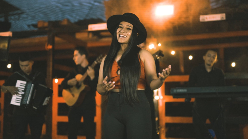 Betililiana Velasco, conocida artísticamente como Beli la Mezcla Musical. Betililiana Velasco, conocida artísticamente como Beli la Mezcla Musical.