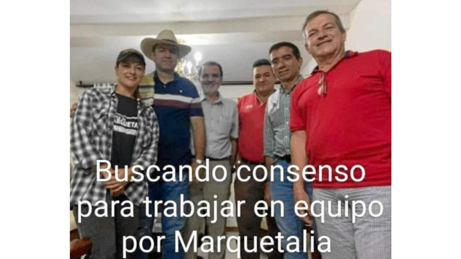 El excandidato presidencial Óscar Iván Zuluaga (centro) se reunió con precandidatos a la Alcaldía de Marquetalia para buscar un aspirante único del Centro Democrático. El excandidato presidencial Óscar Iván Zuluaga (centro) se reunió con precandidatos a la Alcaldía de Marquetalia para buscar un aspirante único del Centro Democrático.