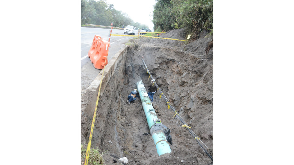 Tubería de TGI en el sector de Cerro Bravo. Después de los estudios se comprobó que estaba en buenas condiciones. Tubería de TGI en el sector de Cerro Bravo. Después de los estudios se comprobó que estaba en buenas condiciones.