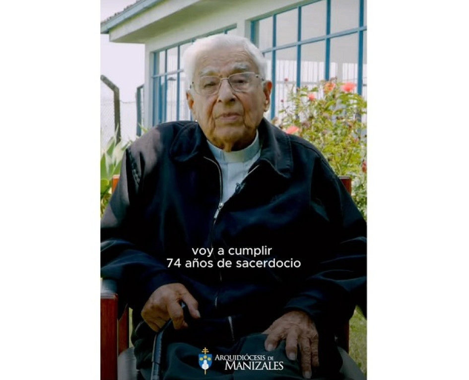 El padre Evelio Valencia, de 100 años, demostró su lucidez hablando sobre su vida pastoral en una reciente publicación de la Arquidiócesis de Manizales en redes sociales. El padre Evelio Valencia, de 100 años, demostró su lucidez hablando sobre su vida pastoral en una reciente publicación de la Arquidiócesis de Manizales en redes sociales.