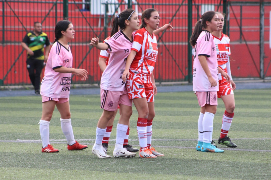 Desde esta tarde vuelven la belleza, la gracia y el talento del mejor fútbol femenino de Caldas. Desde esta tarde vuelven la belleza, la gracia y el talento del mejor fútbol femenino de Caldas.