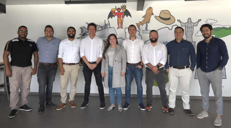 Al equipo del proyecto lo integran: Divinson Cárdenas Guerrero, Alejandro Bonilla Medina, Juan Sebastian Matta Morales, Carlos Andrés Duque Quintero, Claudia Victoria Agudelo Aristizábal , Cristian Castro Henao, Over Ignacio Jaramillo Arroyave, Carlos Andrés Bastidas Silvera y Sebastian Rivera Ortíz. Al equipo del proyecto lo integran: Divinson Cárdenas Guerrero, Alejandro Bonilla Medina, Juan Sebastian Matta Morales, Carlos Andrés Duque Quintero, Claudia Victoria Agudelo Aristizábal , Cristian Castro Henao, Over Ignacio Jaramillo Arroyave, Carlos Andrés Bastidas Silvera y Sebastian Rivera Ortíz.