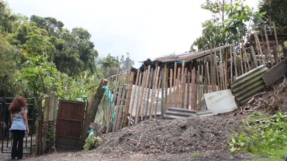Todos los invasores cierran con candado sus construcciones. Hay cinco viviendas y dos pesebreras. Dicen que no es ilegal y que son poseedores. Los residentes del barrio exigen autoridad. Todos los invasores cierran con candado sus construcciones. Hay cinco viviendas y dos pesebreras. Dicen que no es ilegal y que son poseedores. Los residentes del barrio exigen autoridad.