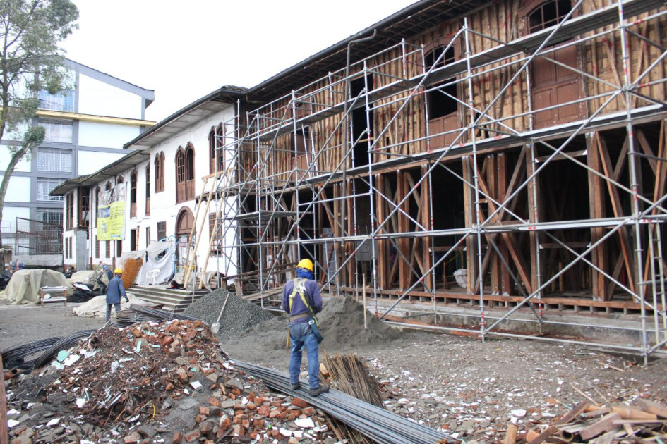 Con la técnica de bahareque restauran la fachada de la Escuela Juan XXIII, patrimonio arquitectónico de Manizales. Con la técnica de bahareque restauran la fachada de la Escuela Juan XXIII, patrimonio arquitectónico de Manizales.