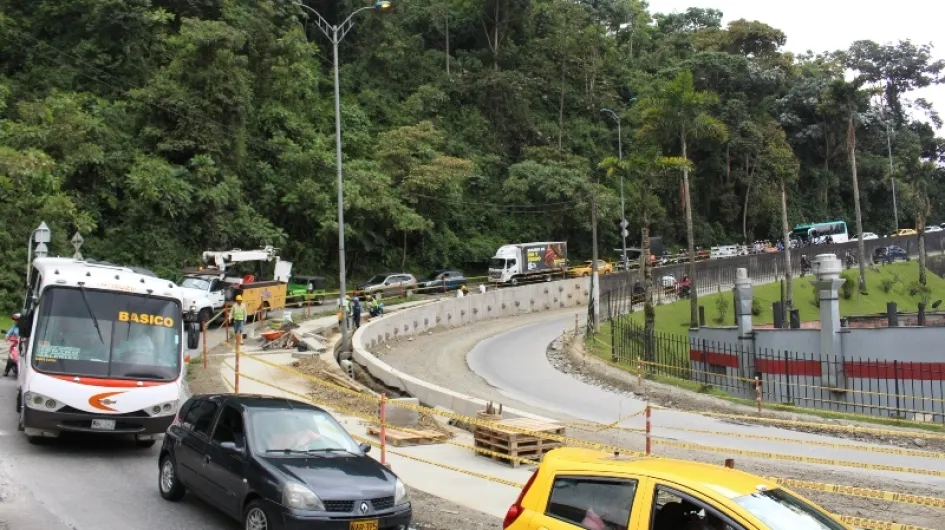 Comité Intergremial de Caldas reclama por el avance de las obras, como la del Intercambiador de Los Cedros. Comité Intergremial de Caldas reclama por el avance de las obras, como la del Intercambiador de Los Cedros.