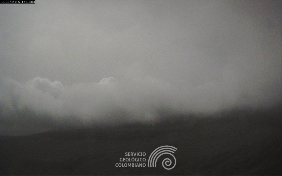 Una espesa niebla invisibilizó la cima del Nevado del Ruiz en la mañana de este lunes, desde el sector del cerro Gualí. Una espesa niebla invisibilizó la cima del Nevado del Ruiz en la mañana de este lunes, desde el sector del cerro Gualí.