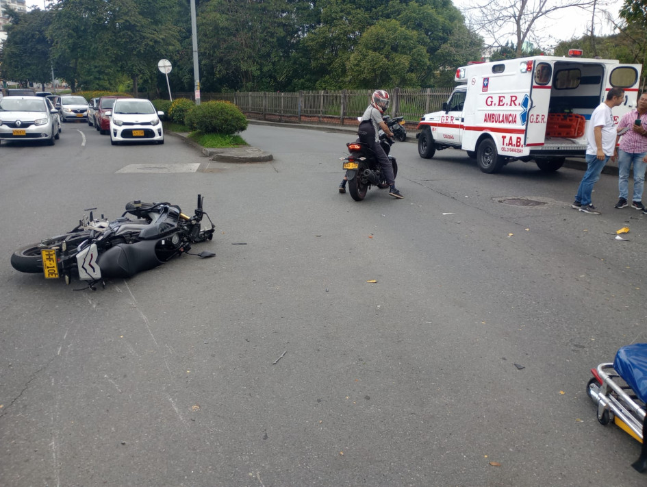 Al parecer, el choque se dio en el cruce entre la avenida Paralela (por donde transitaba el taxi) y la calle 55 (de donde bajaba la motocicleta). Al parecer, el choque se dio en el cruce entre la avenida Paralela (por donde transitaba el taxi) y la calle 55 (de donde bajaba la motocicleta).