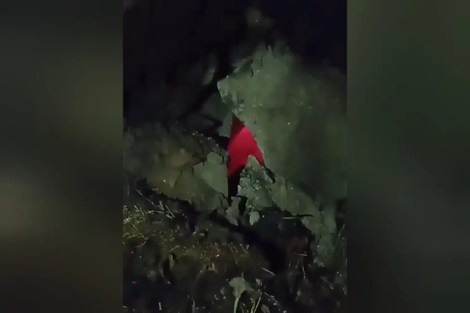 Esneider Rubiano Parra publicó ayer, a las 8:28 p.m. en su cuenta de Facebook este video donde se evidencia la roca incandescente en la lader Esneider Rubiano Parra publicó ayer, a las 8:28 p.m. en su cuenta de Facebook este video donde se evidencia la roca incandescente en la lader