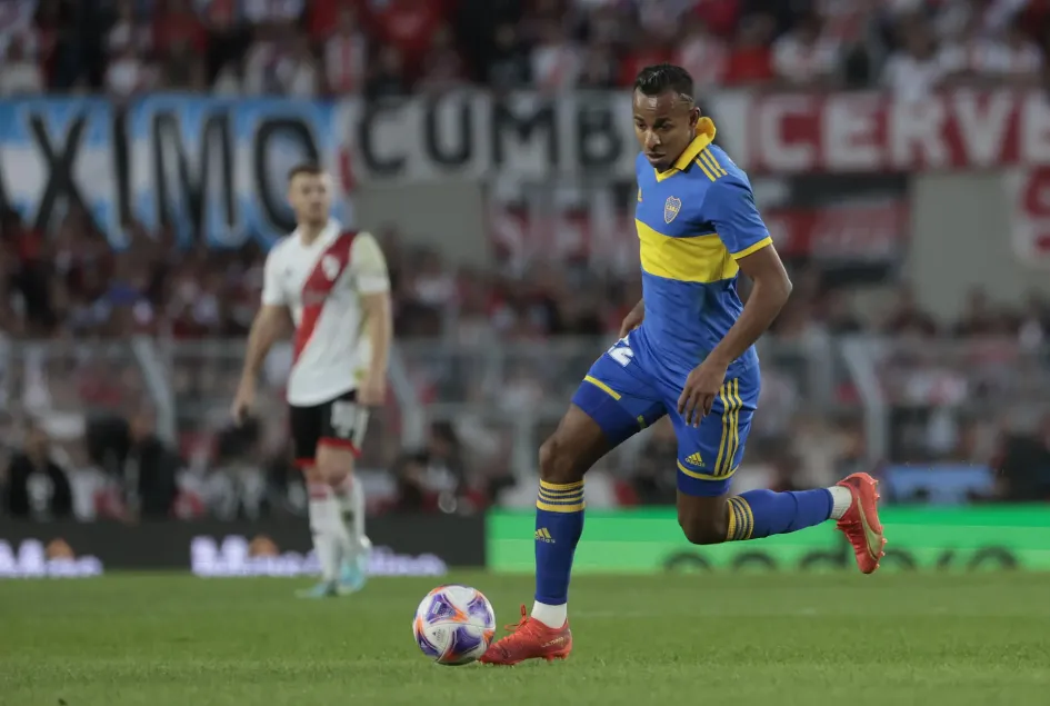 Sebastián Villa, durante el superclásico del fútbol argentino que disputaron ayer River Plate y Boca Juniors en el estadio Monumental de Buenos Aires (Argentina). Sebastián Villa, durante el superclásico del fútbol argentino que disputaron ayer River Plate y Boca Juniors en el estadio Monumental de Buenos Aires (Argentina).