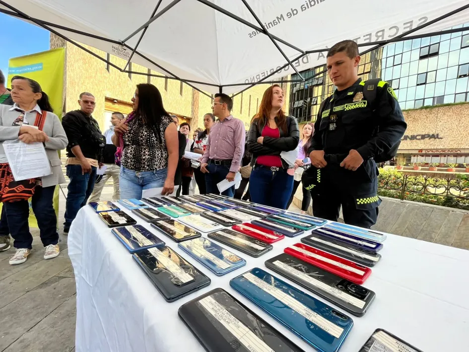 Policía entrega 35 celulares robados o extraviados en Manizales Policía entrega 35 celulares robados o extraviados en Manizales
