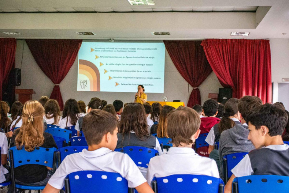 Estudiantes de secundaria del colegio Granadino participaron en talleres sobre salud mental y vida saludable. Estudiantes de secundaria del colegio Granadino participaron en talleres sobre salud mental y vida saludable.