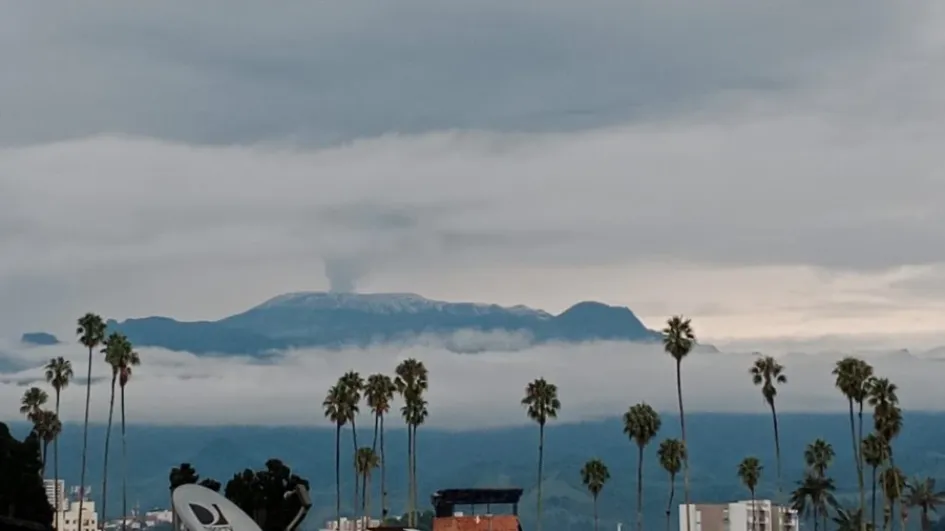 El volcán Nevado del Ruiz visto este viernes, 26 de mayo, desde Manizales. El volcán Nevado del Ruiz visto este viernes, 26 de mayo, desde Manizales.