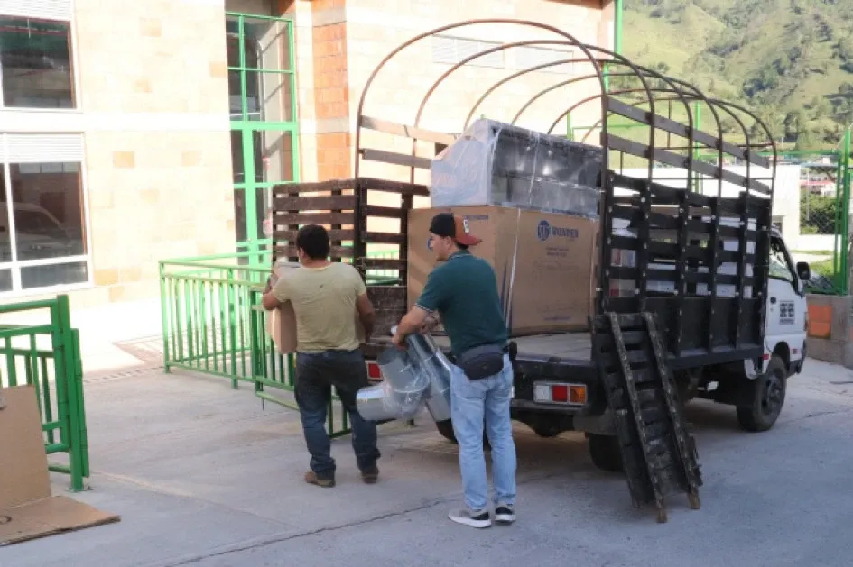 Poco a poco ocupan la nueva sede de la I.E. Pensilvania, en el oriente de Caldas, luego de cerca de siete años de presentado el proyecto. Poco a poco ocupan la nueva sede de la I.E. Pensilvania, en el oriente de Caldas, luego de cerca de siete años de presentado el proyecto.