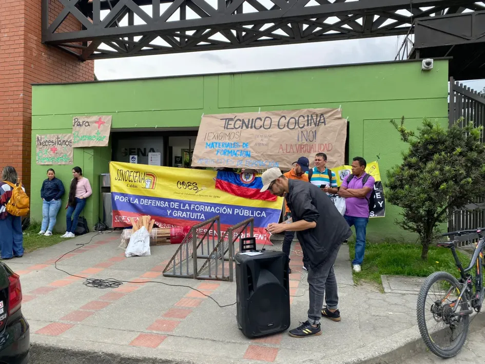 Debido al plantón no se permitió el ingreso de aprendices a la sede de Maltería del Sena Caldas. Debido al plantón no se permitió el ingreso de aprendices a la sede de Maltería del Sena Caldas.