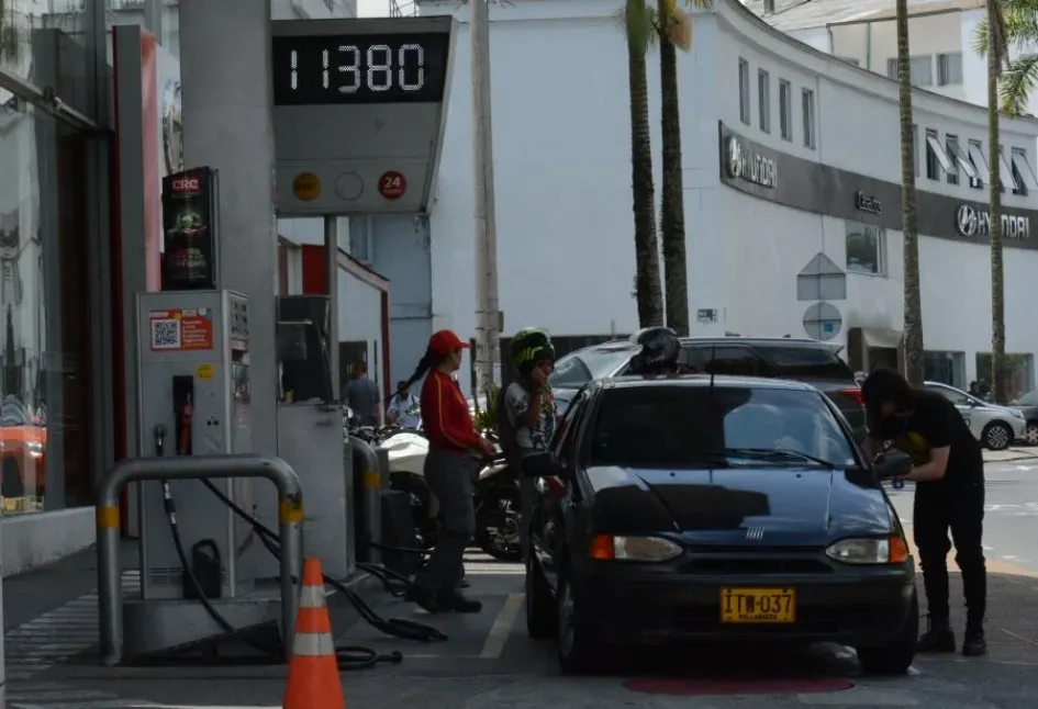 Estación de servicio de gasolina Con la reducción del subsidio, que arrancó en septiembre pasado, el Gobierno pretende organizar mejor el gasto social.