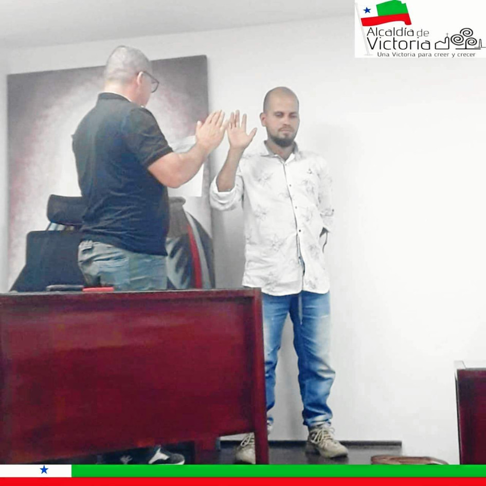 Gabriel Vicente Sánchez se posesionó como nuevo concejal de Victoria, por el partido Cambio Radical, en reemplazo de Johana Montoya, quien renunció a su curul. Gabriel Vicente Sánchez se posesionó como nuevo concejal de Victoria, por el partido Cambio Radical, en reemplazo de Johana Montoya, quien renunció a su curul.