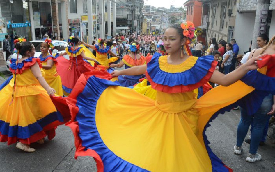 Las danzas típicas de Colombia estuvieron representadas a lo largo del recorrido por las calles de Villamaría. Las danzas típicas de Colombia estuvieron representadas a lo largo del recorrido por las calles de Villamaría.