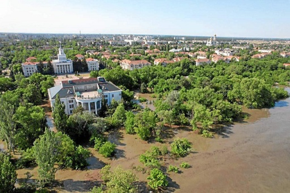 Inundaciones en Nueva Kajovka, ciudad ocupada donde hay un gobierno instalado por Moscú, tras la destrucción ayer de una de las mayores y más importantes presas de Ucrania. Inundaciones en Nueva Kajovka, ciudad ocupada donde hay un gobierno instalado por Moscú, tras la destrucción ayer de una de las mayores y más importantes presas de Ucrania.