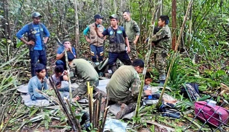 Los niños fueron encontrados vivos por indígenas y comandos especiales del Ejército Nacional. Los niños fueron encontrados vivos por indígenas y comandos especiales del Ejército Nacional.