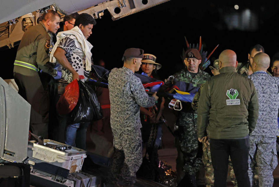 Sobre las 12:30 a.m. de este sábado los niños rescatados llegaron a Bogotá, donde fueron trasladados al Hospital Militar Central. Sobre las 12:30 a.m. de este sábado los niños rescatados llegaron a Bogotá, donde fueron trasladados al Hospital Militar Central.