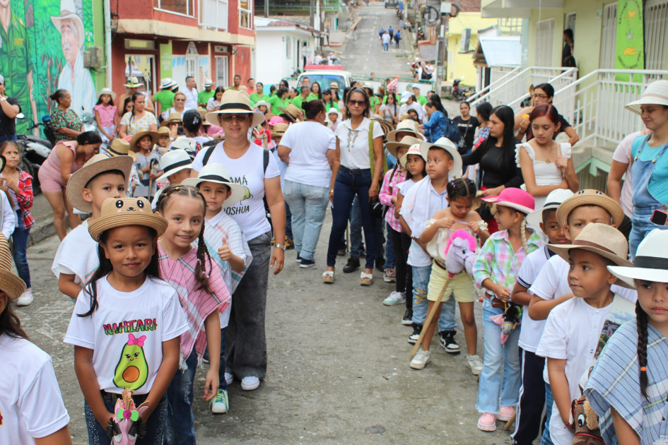 La edición XIX de las Fiestas del aguacate y el turismo incluyó el desfile de carrozas y turismo norcaseño. La edición XIX de las Fiestas del aguacate y el turismo incluyó el desfile de carrozas y turismo norcaseño.