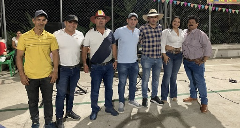 Una caminata convocada por la emisora manzanareña Voces FM se desarrolló entre Fresno y Casabianca, municipios del Tolima. Una caminata convocada por la emisora manzanareña Voces FM se desarrolló entre Fresno y Casabianca, municipios del Tolima.