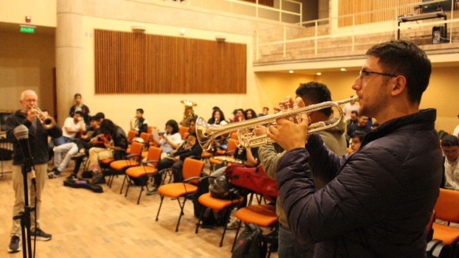 El Jazz Camp está siendo dirigido por el Profesor Marion Trout y estudiantes del Programa de Jazz en Purdue University. El Jazz Camp está siendo dirigido por el Profesor Marion Trout y estudiantes del Programa de Jazz en Purdue University.