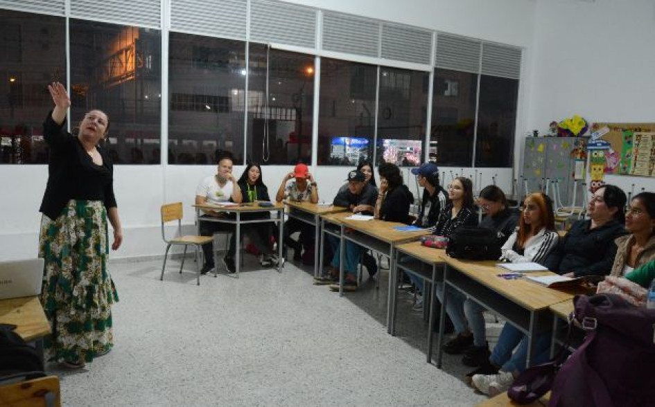 Luego de cerca de 30 años el Instituto Chipre reactivó la jornada nocturna, que se une a la de otros colegios públicos y privados de Manizales. Luego de cerca de 30 años el Instituto Chipre reactivó la jornada nocturna, que se une a la de otros colegios públicos y privados de Manizales.