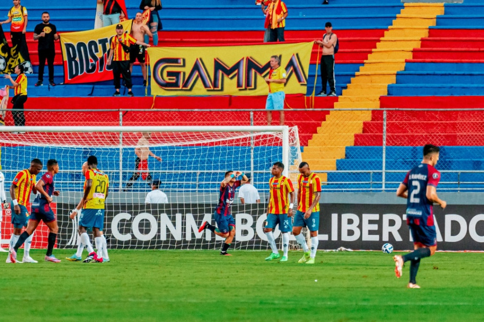 Edanyilber Navas (centro) celebra el gol con el que Monagas venció a Deportivo Pereira en el estadio Monumental de la ciudad venezolana de Maturín, por la fecha 5 de la Copa Libertadores 2023. Edanyilber Navas (centro) celebra el gol con el que Monagas venció a Deportivo Pereira en el estadio Monumental de la ciudad venezolana de Maturín, por la fecha 5 de la Copa Libertadores 2023.