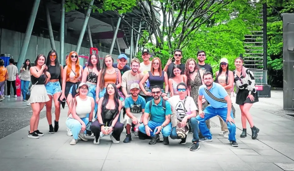 Los estudiantes y docentes del programa de Comunicación Social de la Universidad Católica Luis Amigó realizan ejercicios prácticos y salidas académicas enfocadas en radio, fotografía y televisión. Los estudiantes y docentes del programa de Comunicación Social de la Universidad Católica Luis Amigó realizan ejercicios prácticos y salidas académicas enfocadas en radio, fotografía y televisión.